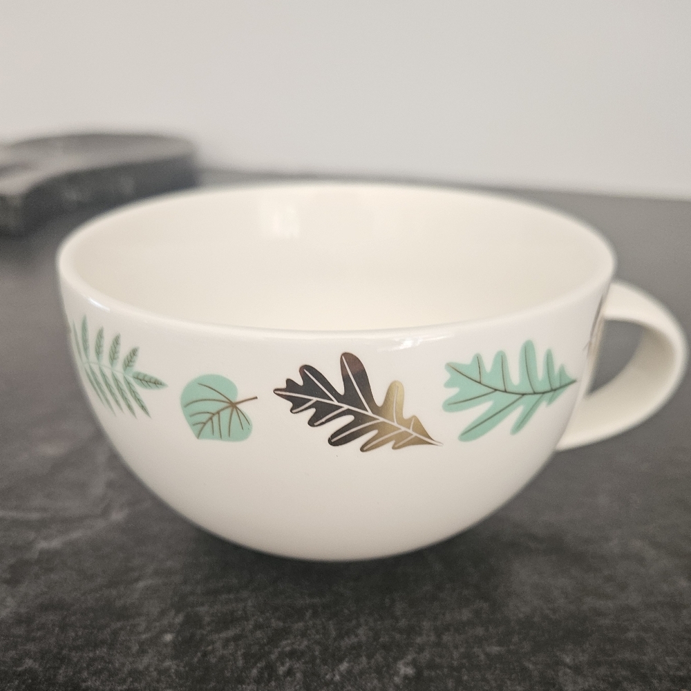 Nature-Inspired Ceramic Mug with Leaf Design